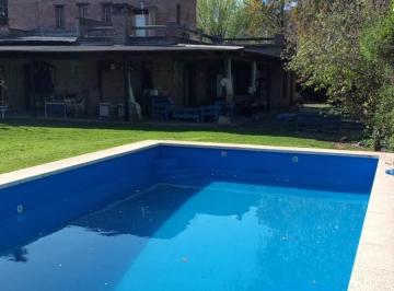 Casa · 200m² · 5 Ambientes · 1 Cochera · Montevideo 3700