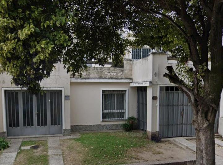 Casa · 200m² · 8 Ambientes · 2 Cocheras