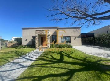 Casa · 160m² · 4 Ambientes · 3 Cocheras · Casa a La Venta en El Canton
