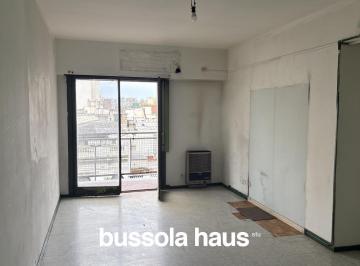 Departamento · 64m² · 4 Ambientes · Departamento en Venta de Cuatro Ambientes a Reciclar en Boedo con Balcon