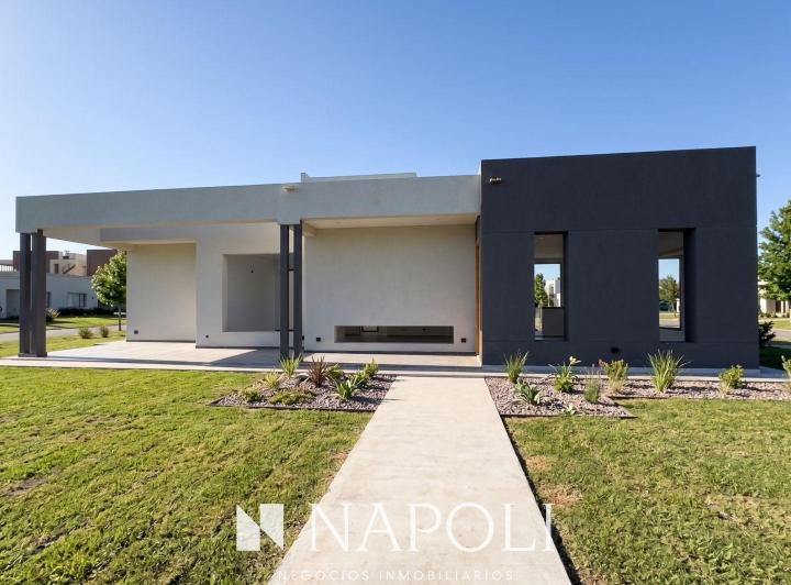 Casa · 159m² · 5 Ambientes · 2 Cocheras