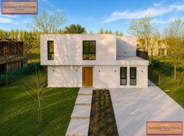 Casa · 250m² · 6 Ambientes · 3 Cocheras · Casa en Azzurra Tortugas
