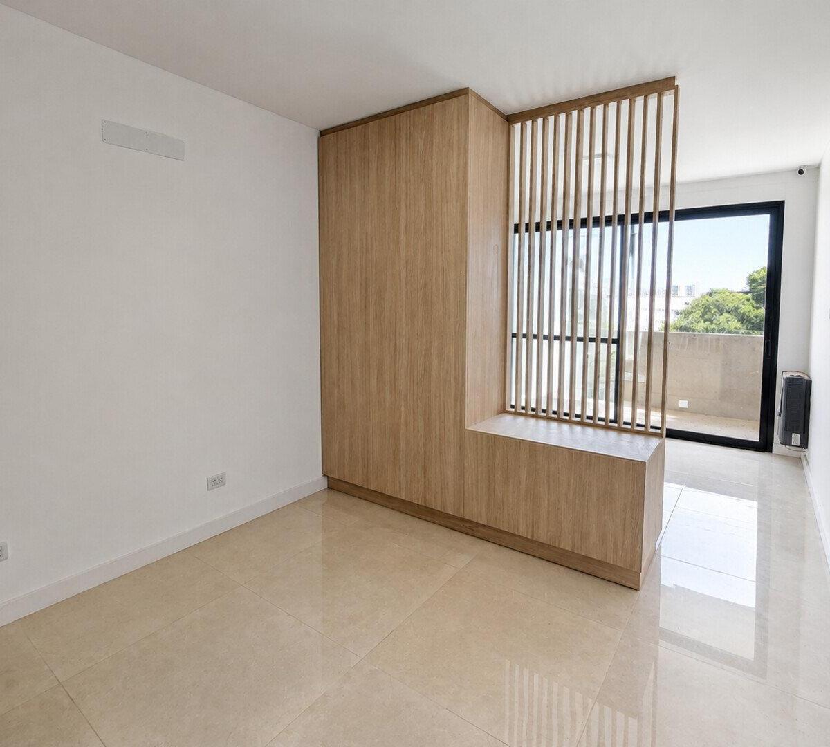 Departamento de un ambiente con balcón, orientado al frente