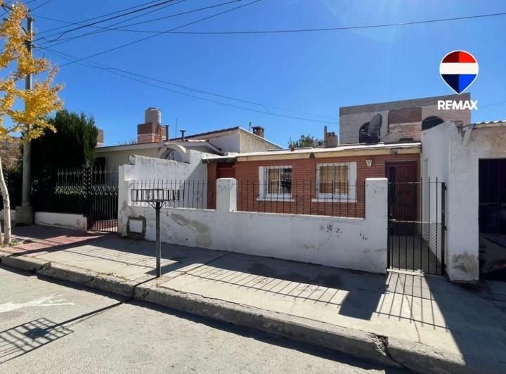 Casa · 180m² · 5 Ambientes