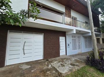 Casa · 228m² · 7 Ambientes · Se Vende Casa en Planta Alta con Dos Locales