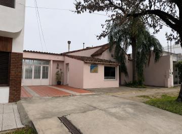 Casa · 350m² · 8 Ambientes · 1 Cochera · Propiedad con Local en Pleno Centro