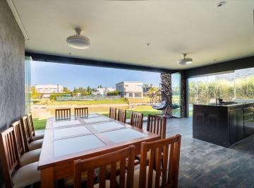 Casa · 330m² · 4 Ambientes · 2 Cocheras · Venta Casa Golondrinas 4 Ambientes Al Lago