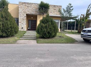 Casa · 300m² · 5 Ambientes · 2 Cocheras · Alquiler Casa Barrio La Angelica, 5 Amb/pileta