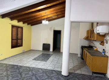 Casa · 150m² · 4 Ambientes · 8 Cocheras · Casa y Galpon P/agroquimica - Polirubro San Carlos