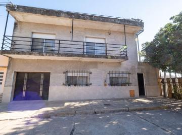 Casa · 194m² · 8 Ambientes · 2 Cocheras · Casa en Venta 3 Dorm. Barrio Ludueña