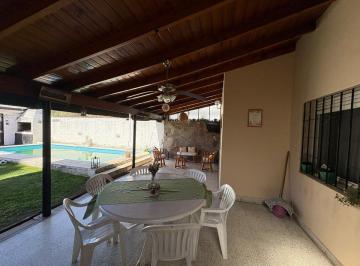 Casa · 145m² · 4 Ambientes · 1 Cochera · Venta Casa Boulogne 3 Ambientes Pileta Coch - Jardin