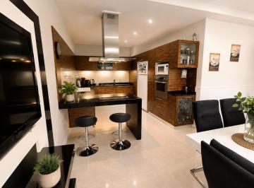 Casa · 84m² · 3 Ambientes · 1 Cochera · Venta Casa 3 Ambientes Moreno Piscina Cochera