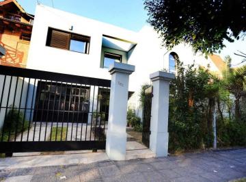 Casa · 244m² · 6 Ambientes · 3 Cocheras · Vta. Hermosa Casa 6 Amb. Haedo B. Güemes. C/pileta