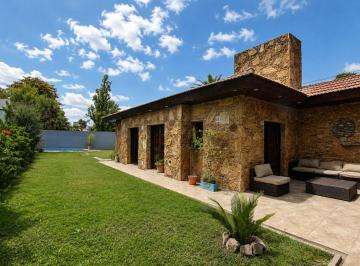 Casa · 256m² · 6 Ambientes · 3 Cocheras · Casa en Venta Gonnet