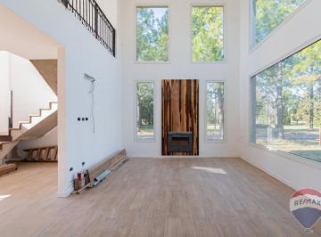 Casa · 218m² · 4 Ambientes · 2 Cocheras · Casa en Venta en Miralagos I
