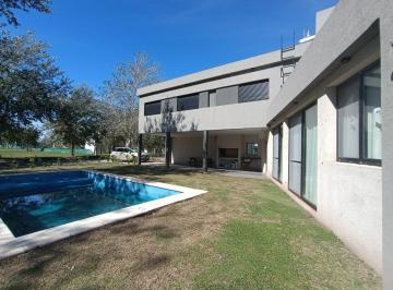 Casa · 144m² · 5 Ambientes · 2 Cocheras · Venta Casa 3 Dorm/entrega + Cuotas/pinares del Sur