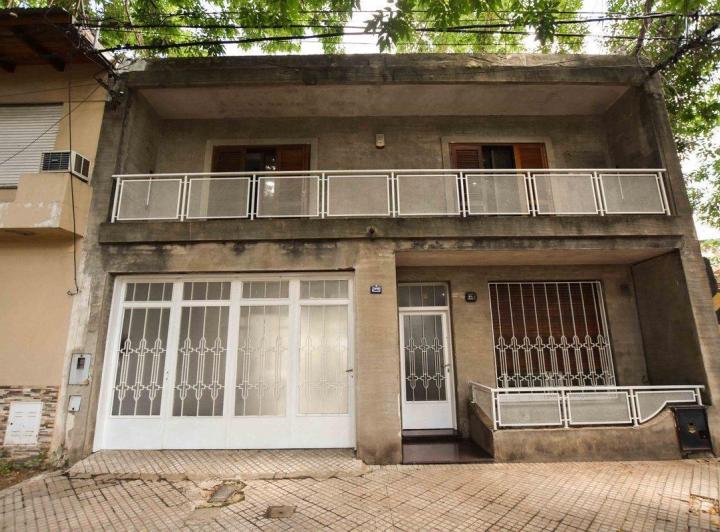 Casa · 211m² · 7 Ambientes · 1 Cochera