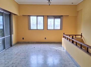 PH · 91m² · 3 Ambientes · PH 3 Ambientes en Venta Bernal Patio y Terraza