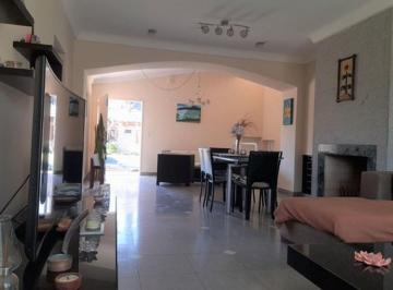 Casa · 328m² · 6 Ambientes · Venta Casa Pilar Country Champagnat, Pileta