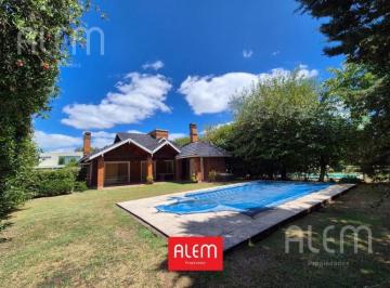 Casa · 200m² · 5 Ambientes · 2 Cocheras · Casa en Venta en El Ombu
