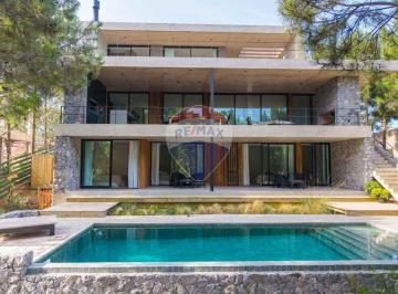 Casa · 354m² · 8 Ambientes · 1 Cochera · Venta Casa Costa Esmeralda Mar