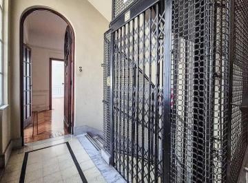 Departamento · 119m² · 3 Ambientes · Semi Piso de 3 Amb. C/ Dependencia y Balcón. Lumin