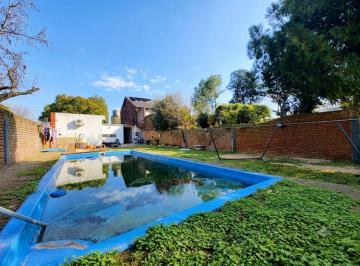 Casa · 104m² · 4 Ambientes · 2 Cocheras · Venta Casa 4 Ambientes con Pileta en Quilmes