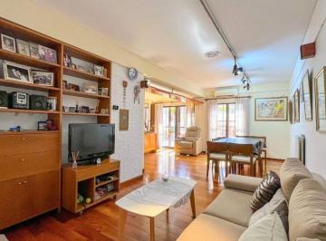 Casa · 244m² · 5 Ambientes · 2 Cocheras · Venta Casa Velez Sarsfield Cochera Doble. Terrazas