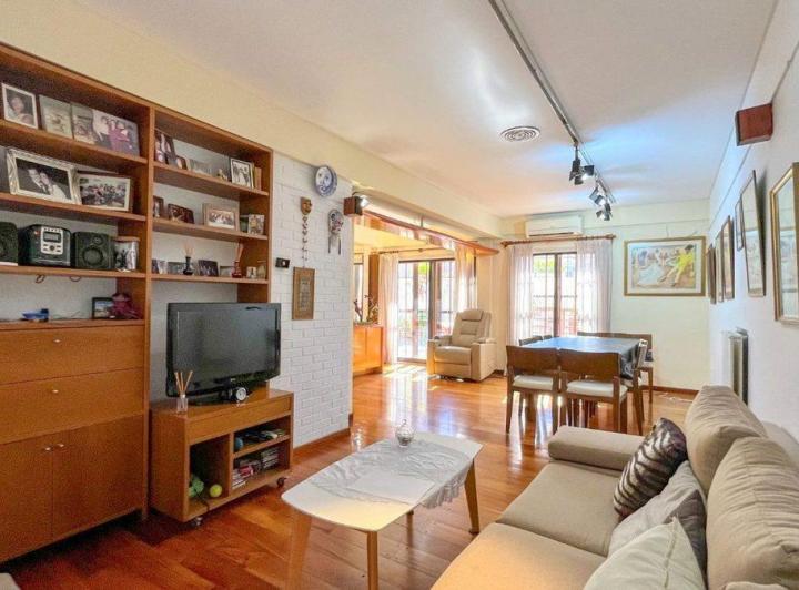 Casa · 244m² · 5 Ambientes · 2 Cocheras