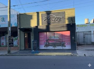 Local comercial · 186m² · 1 Cochera · Vende Local Comercial 100 m² + Depto 2 Dorm