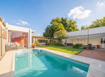 Casa · 240m² · 4 Ambientes · 3 Cocheras · Venta Casa Villa Ballester Sobre Lote 590 m² Pileta