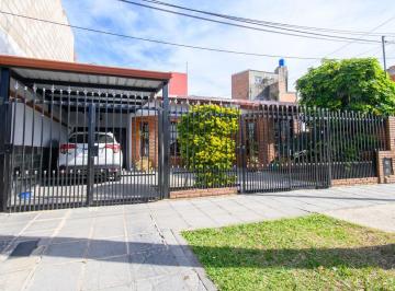 Casa · 200m² · 7 Ambientes · 3 Cocheras · Gran Casa con Patio Pileta y Quincho