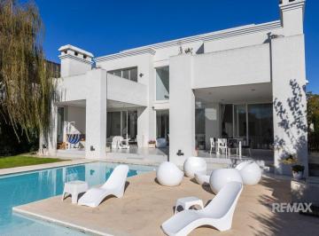 Casa · 460m² · 7 Ambientes · 2 Cocheras · Casa Alquiler 7 Ambientes en Barrio Golf Nordelta
