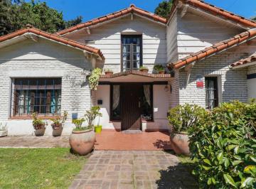 Casa · 230m² · 8 Ambientes · 3 Cocheras · Venta Casa Quinta con Pileta en Barrio Corimayo