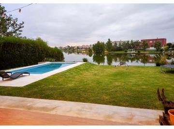 Casa · 361m² · 6 Ambientes · 4 Cocheras · Venta Casa 6 Amb a La Laguna Barrio San Benito Villanueva Tigre