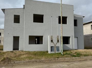 Casa · 110m² · 4 Ambientes · 1 Cochera · Venta Duplex 4 Amb. Adelanto y Cuotas en Construccion en Campana