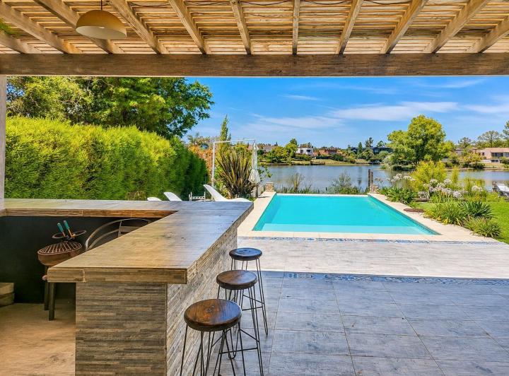 Casa · 240m² · 5 Ambientes · 2 Cocheras