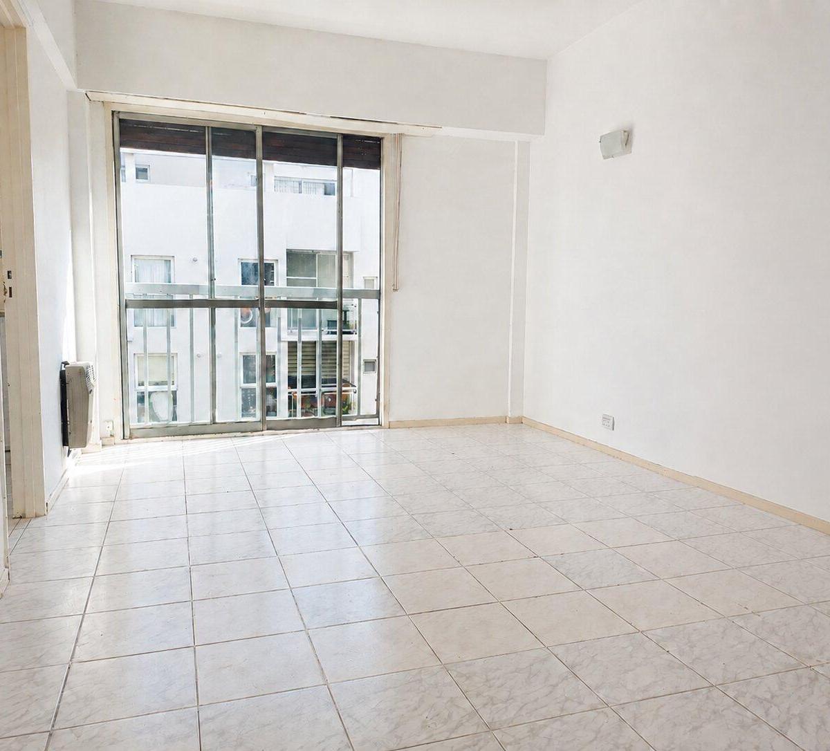 Depto. 1 ambiente en alquiler en Bolívar 2700
