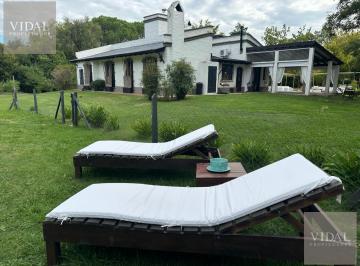 Casa · 360m² · 7 Ambientes · 1 Cochera · Casa en Los Cerrillos
