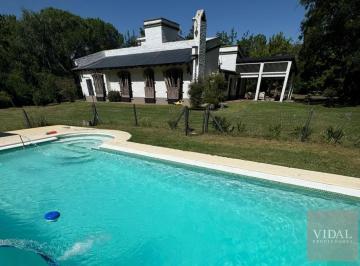 Casa · 360m² · 7 Ambientes · 1 Cochera · Casa Alquiler Temporal en Cerrillos Manzanares
