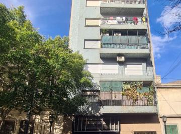Departamento de 3 ambientes, Abasto · Agüero 700 Abasto. Contrafrente 3 Amb 2 Dorm. Completamente Reciclado. Impecable. Muy Lumin. 56,5 m²