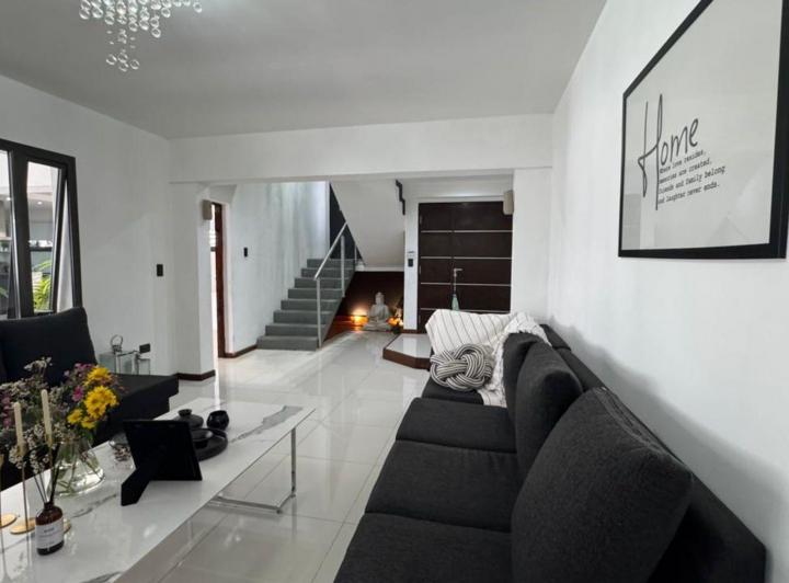 Casa · 316m² · 10 Ambientes · 1 Cochera