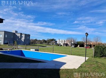 Casa · 150m² · 4 Ambientes · 2 Cocheras · Casa en San Sebastián A1 Mb