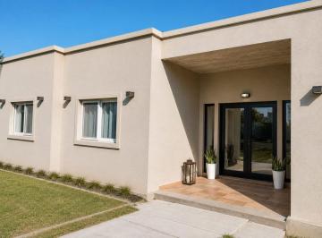 Casa · 169m² · 5 Ambientes · 4 Cocheras · Alquiler Casa con Pileta El Canton Norte Escobar.