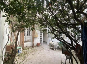 PH · 143m² · 4 Ambientes · PH con Patio a Cielo Abierto y Arbolado. 4 Ambientes en El Corazón de Chacarita. Oportunidad!