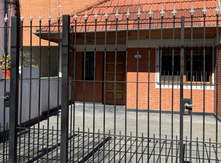 Casa · 60m² · 3 Ambientes · 2 Cocheras