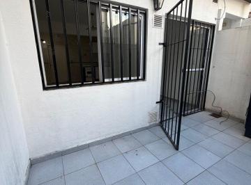 PH de 1 ambiente, Tres de Febrero · Alquiler PH Monoamb con Patio