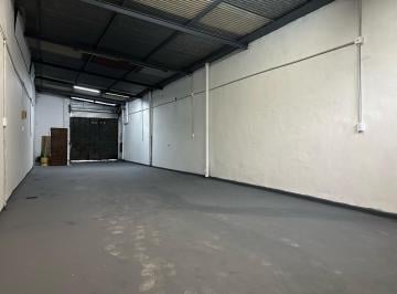 Depósito · 230m² · 2 Ambientes · Alquiler Deposito/galpón 320 m² Totales - Limite Boedo Parque Patricios