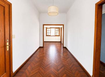 Departamento · 66m² · 3 Ambientes · Venta 3 Amb Amplio con Patio Luminoso Exc Estado