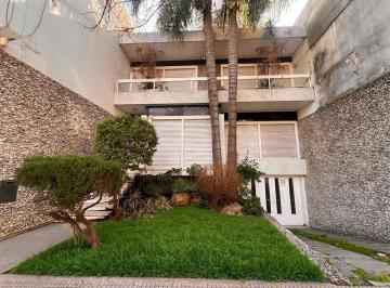 entrada chivilcoy.jpeg · Casa 6 Ambientes con Cochera Para 2 Autos, Patio y Terraza